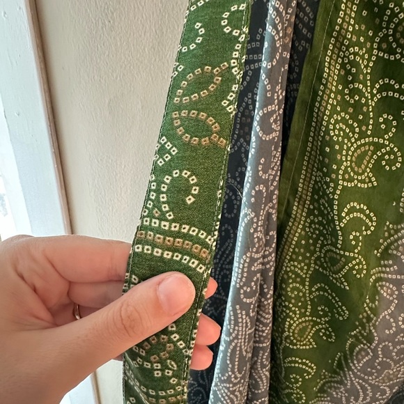 Elegant Green and Gray/Blue Patterned Wrap Skirt - Picture 2 of 5